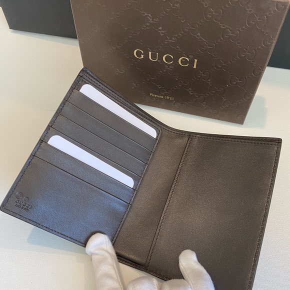 Brand New: Gucci GG Logo Vertical Passport Case - Picture 2 of 7